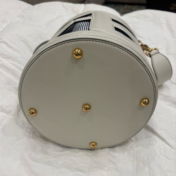 Fendi step out bucket bag used once - Picture 2 of 11